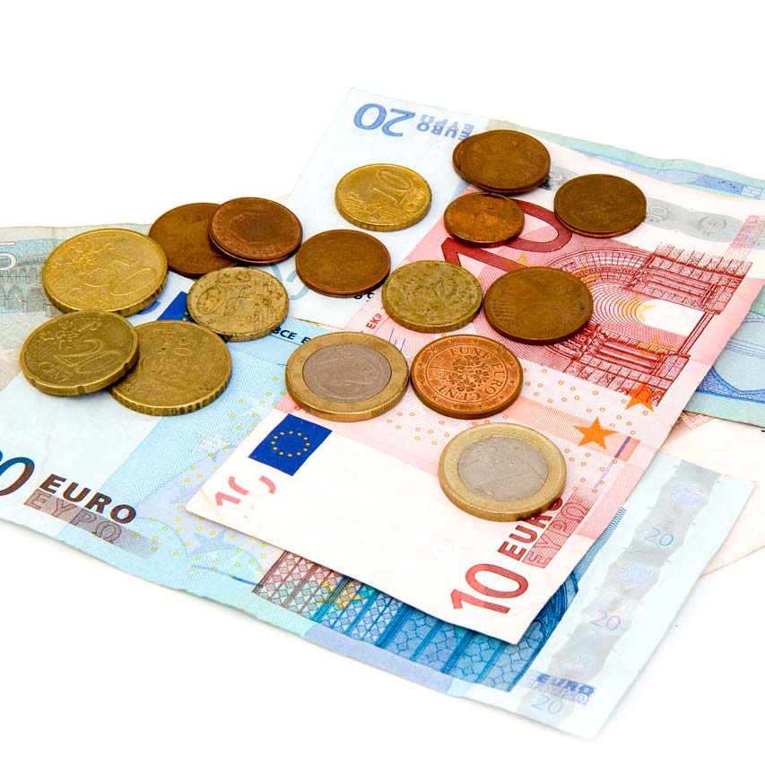 Pièces de monnaie et billets de banque pour illustrer Assurer son épargne avec A2L Courtage